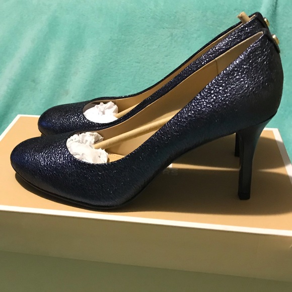 michael kors navy blue pumps